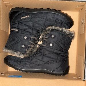 Columbia Quilted Black Boots with Faux Fur